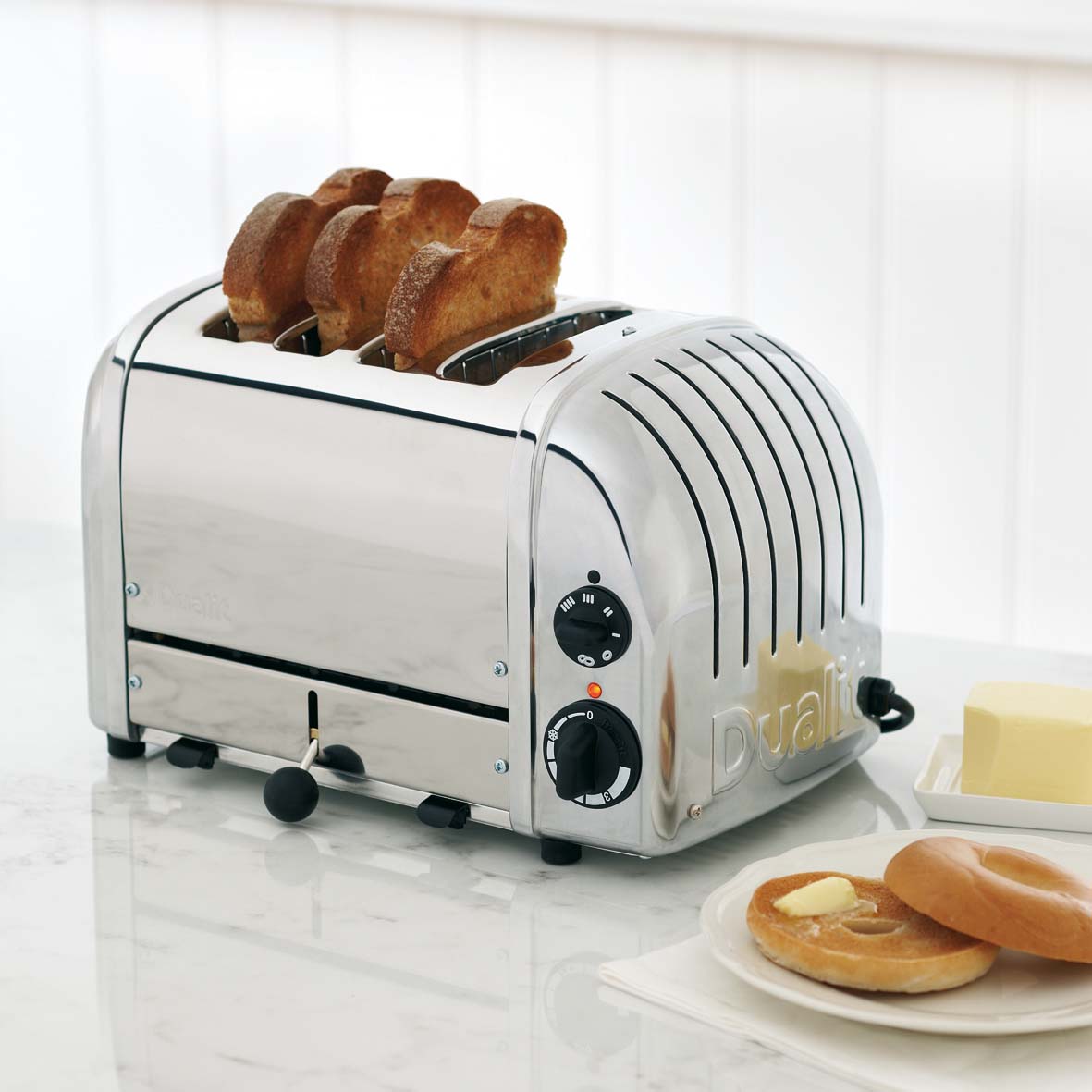 Save energy  today and tomorrow with the NewGen® toaster from Dualit